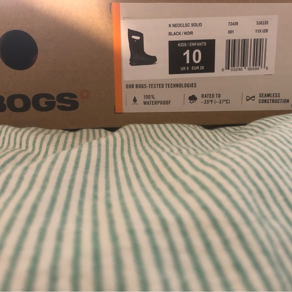 Bog snow boots. Bought them for a trip but didn’t use them.In perfect condition. - Picture 6 of 7